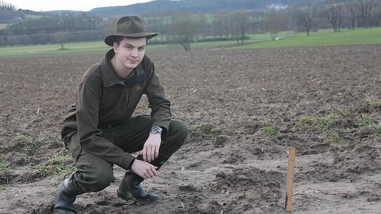 Dieses Feld in der Nähe von Beikheim wird Nikolai Hiesl immer in Erinnerung behalten. Es ist die Stelle, an dem er von einem Jäger Ende Dezember angeschossen wurde. Foto: Veronika Schadeck