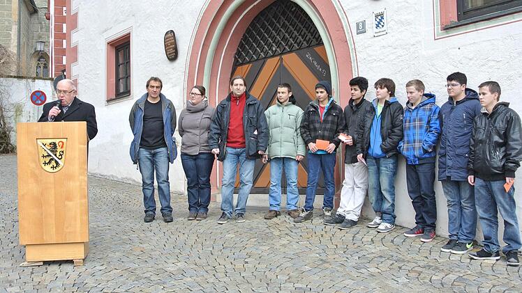 Stellvertretender Landrat Siegmund Kerker lobte die Jugendlichen vom Zeiler Jugendtreff für ihre tole Arbeit.