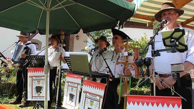 Die Preppachtaler spielten nach dem Gottesdienst auf.Foto: Ralf Kestel