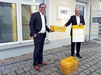 Horst Amon (l.) und Bürgermeister Jürgen Jäkel freuen sich über die Eröffnung. Foto: Richard Sänger