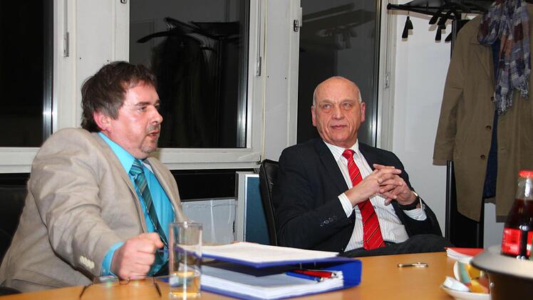 Wahlsieger - wenn auch nicht nach Stimmen und Prozenten - ist in Wirsberg Thomas Steinlein (Freie Wähler, links). Sein Abstand zu Amtsinhaber Hermann Anselstetter (SPD) betrug nur 26 Stimmen.  Foto: Archiv/Katrin Geyer