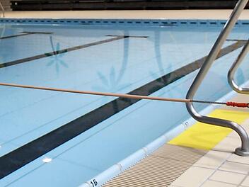 Die Zukunft des Tettauer Hallenbads ist Gemeinderatsthema: Jetzt soll eine Kostenanalyse her. Symbolbild/Archiv