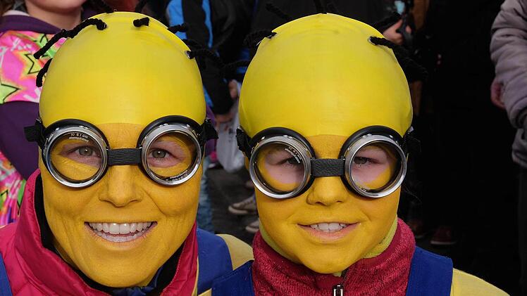 Die Minions (Mama und Sohn) als Zaungäste. Foto: Gerd Schaar
