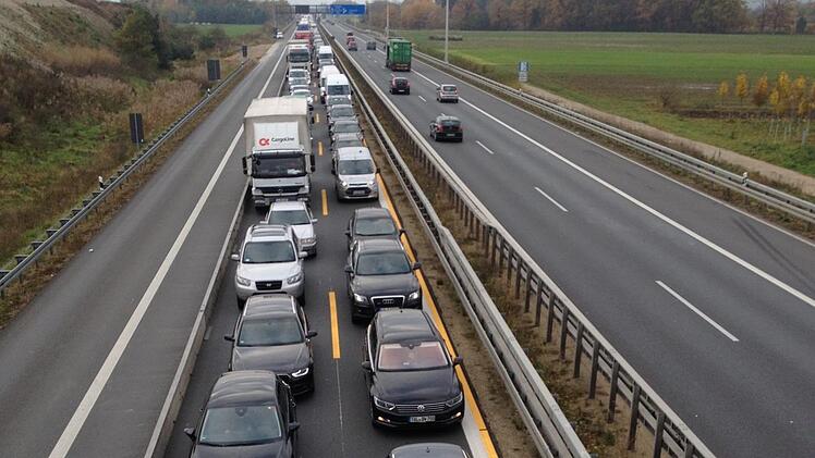 Die Autofahrer, die am Mittwoch gegen 9 Uhr   in Richtung  Forchheim fuhren, standen in einem sieben Kilometer langen Stau.Ekkehard Roepert