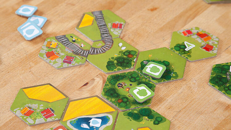 Dorfromantik - Das Brettspiel von Pegasus Spiele: nominiert als Spiel des Jahres 2023