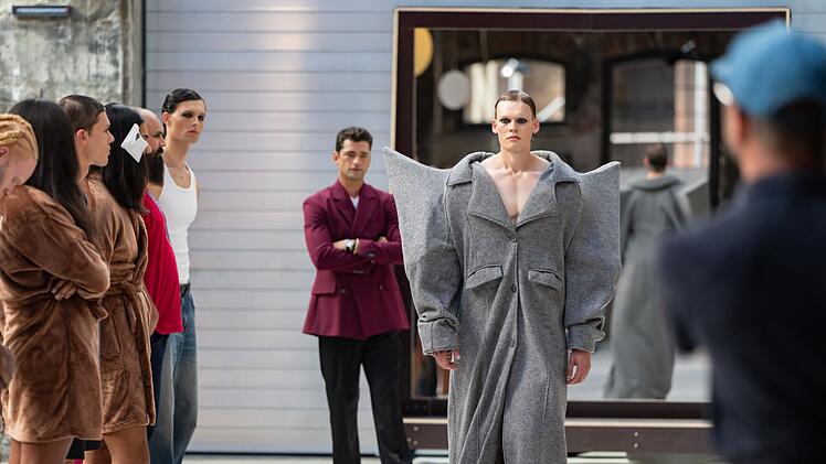 Sean O'Pry gibt Felix und den anderen Boys Tipps f&uuml;r ihren ersten Walk.