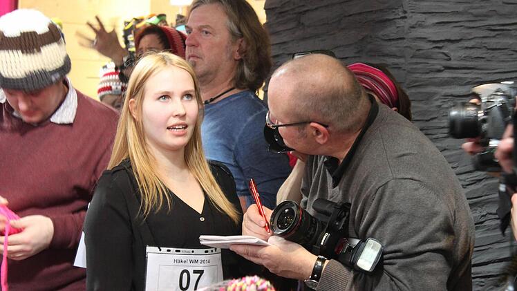 Nach Bekanntwerden des Endergebnisses, war Luisa Köhler gefragter Interviewpartner von Reportern.