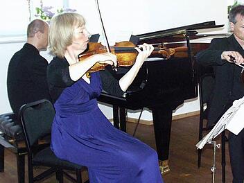 Beim letzten Kultursonntag dieser Saison begeisterte das Vuillaume-Trio aus München mit Werken böhmischer Komponisten.  Foto: Gerda Völk