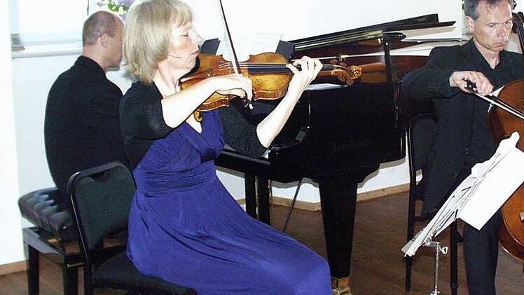 Beim letzten Kultursonntag dieser Saison begeisterte das Vuillaume-Trio aus München mit Werken böhmischer Komponisten.  Foto: Gerda Völk