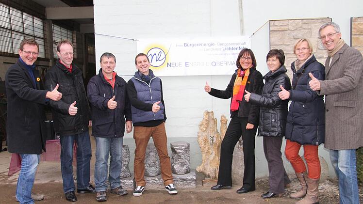 Sie freuen sich über das erste realisierte Projekt: (von links) Thomas Schaller, Uwe Fischer, Bauunternehmer Bodo Gutgesell, Jens Backert, Andrea Starker, Marion Meder, Beate Leidnecker-Schneidawind und Harald Schramm.