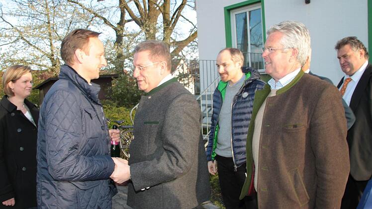 Robert Bosch feiert seinen Wahlsieg. Foto: Jürgen Gärtner