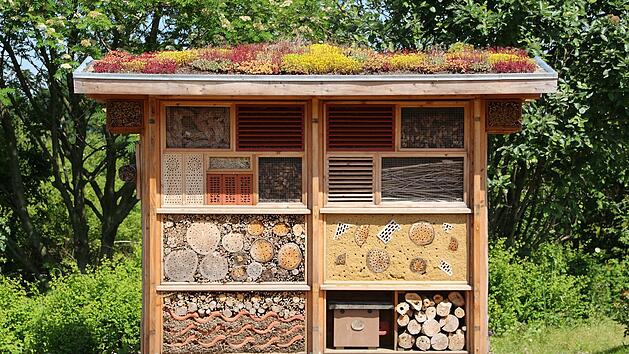 Das wichtigste an einem guten Insektenhotel ist es, auf die Qualität, die Baumaterialien und die Herkunft zu achten.