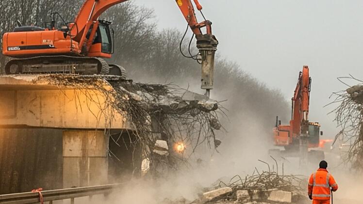 Brücke, Brückenabriss, Sperrung, Vollsperrung, Bauarbeiten, Bundesstraße