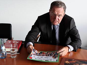 Vor ein paar Monaten zeigten wir Wissenschaftsminister Wolfgang Heubisch Fotos und er erzählte, was ihm spontan dazu einfiel. Bei einem Bild mit protestierenden Studenten meinte er, Studiengebühren seien gar kein Thema mehr. Foto: Matthias Hoch