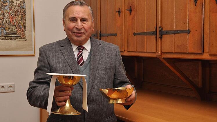 Der 85-jährige August Wolf ist seit 70 Jahren Mesner.  Foto: Peter Klopf