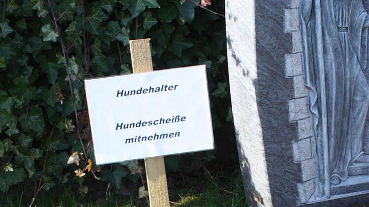 Klare Botschaft: ein Schild auf dem Reichenbacher Friedhof Foto: Arnold Nöth