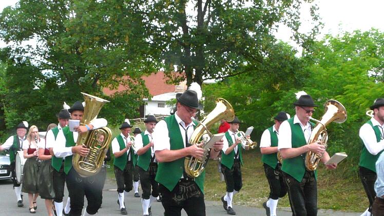 Die Ro&szlig;felder Musikanten waren eine der vier Musikkapellen des Festumzugs. Foto: Karin G&uuml;nther
