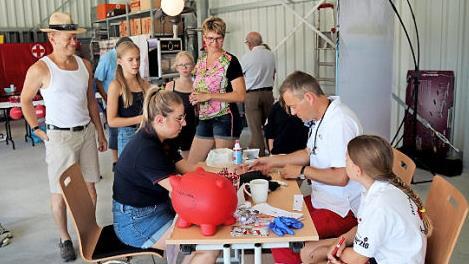 Das BRK bot eine Blutzuckermessung an. Fotos: Johanna Blum