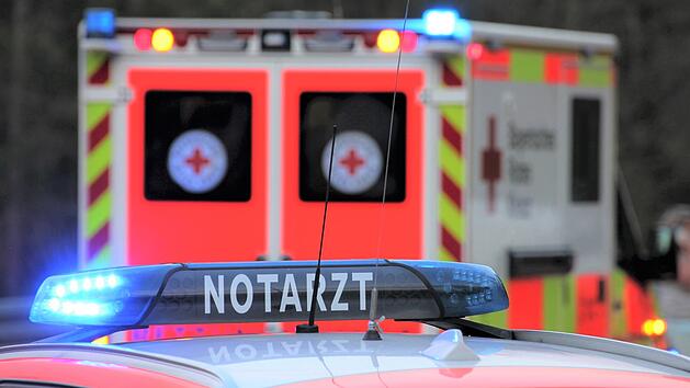 23-Jähriger erleidet Quetschung in Industriefabrik im Kreis Hof
