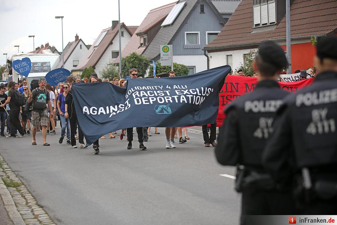 Protestkundgebung vor Bamberger Fluechtlingsheim
