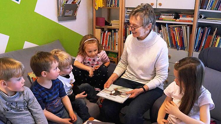 Durch regelmäßiges Vorlesen sollen nicht nur die Lesefähigkeit, sondern auch die Lebenschancen von Kindern gestärkt werden. Foto: Josef Breunlein