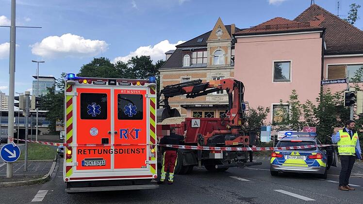 Bei einem Unfall in Nürnberg am frühen Dienstagabend ist eine Radfahrerin gestorben. Foto: Friedrich/News5