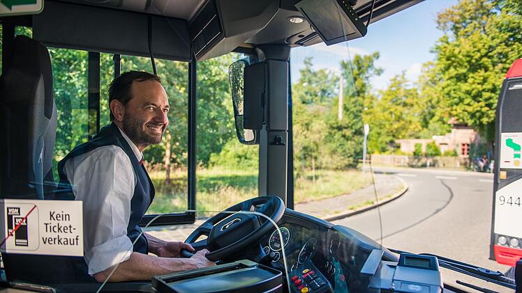 Stefan Meixner ist jetzt Busfahrer in Nürnberg: Radiomoderator erfüllt sich Kindheitstraum