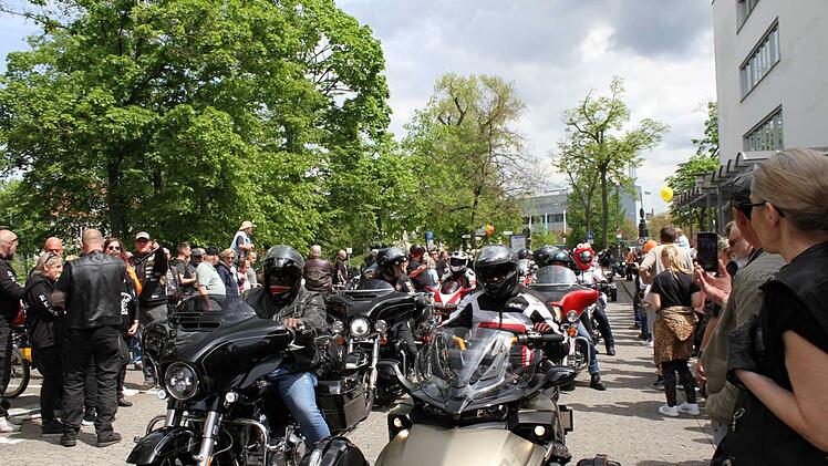 Erlangen: Toy Run 2023 bei "Bombenwetter" - 30.000 Euro Spenden gesammelt