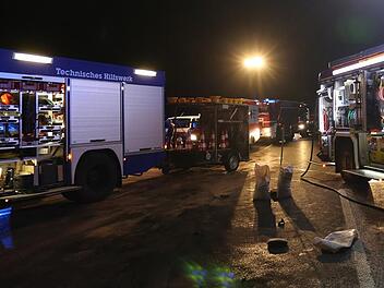 Sperrung auf A73 bei Fürth: Handbremse führt zu Lkw-Unfall - Bergung dauert ganze Nacht