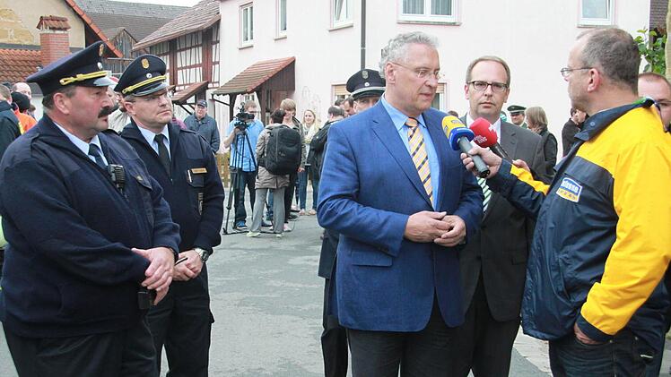 Minister Joachim Herrmann gibt ein Interview