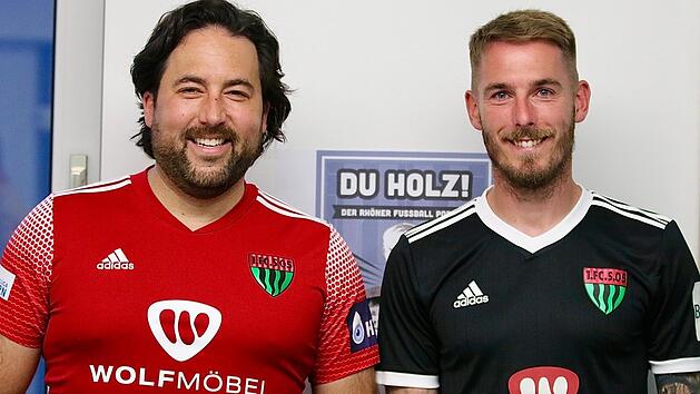 In der neuesten Folge von "Du Holz. Der Rhöner Fußball-Podcast" waren der Bad Kissinger Zahnarzt Tobias Wahler (links) und Profi-Trainer Tobias Strobl (FC 05 Schweinfurt) zu Gast im Sternenzelt-Tonstudio. Foto: Sebastian Schmitt