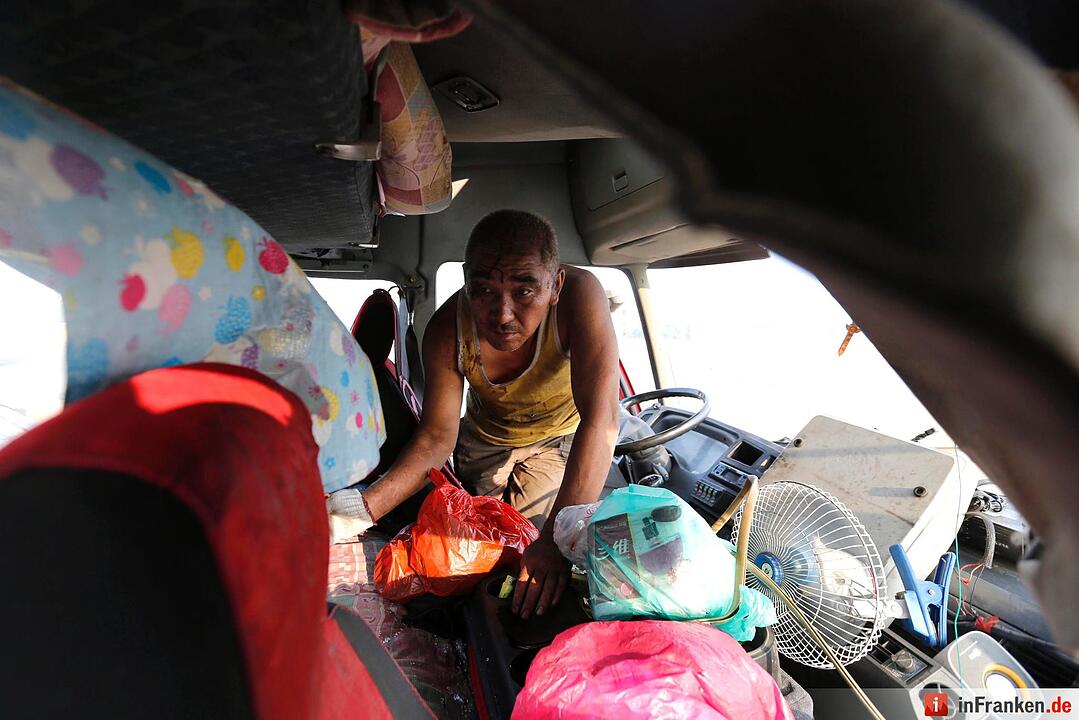 Huge explosion rocks Chinese port city of Tianjin