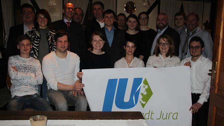 Ideengeber für die Kommunalpolitik will die JU Kunstadt-Jura sein. Unser Bild zeigt den Gründungsvorstand zusammen mit den Ehrengästen von JU und CSU.
