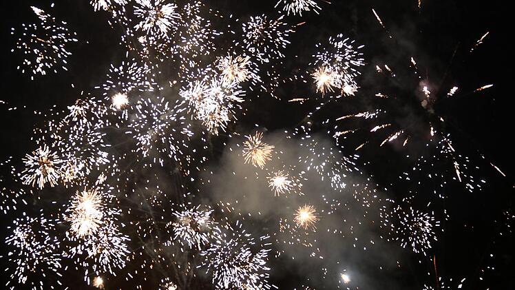 Nach dem Feuerwerk am Samstag in Bad Brückenau, gab es ein Probe-Feuerwerk am Sonntag in Bad Kissingen. Foto: Sebastian Schmitt