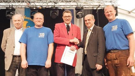 Dirigent Harald Streit mit (von links) Kreisvorsitzendem Heinrich Ramming, Dirigenten Daniel Richter, Thomas Kolb vom Nordbayerischen Musikbund und Vorsitzendem Martin Sack Foto: Horst Wunner