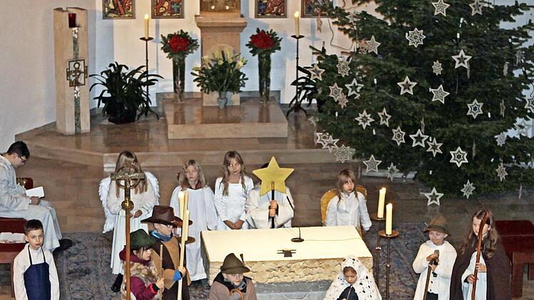 Krippenspiel der Grundschulkinder in der Nordhalbener Kindermettes an Heiligabend
