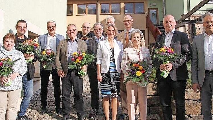 F&uuml;r jahrzehntelange Treue zeichnete die Firma Kneitz mehrere Mitarbeiter aus.