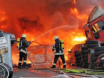 Großbrand in Maßbach auf dem Gelände einer Recyclingfirma. Foto: Dieter Britz