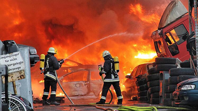 Großbrand in Maßbach auf dem Gelände einer Recyclingfirma. Foto: Dieter Britz