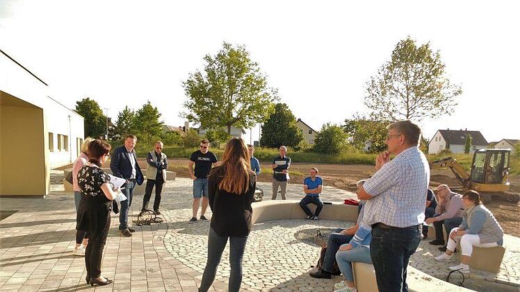 Heike Zahnleiter (links) bei ihrem Bericht zur aktuellen Lage