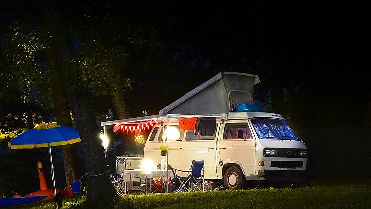 Um mit dem Campervan sicher unterwegs zu sein, kannst du dich umfangreich versichern.