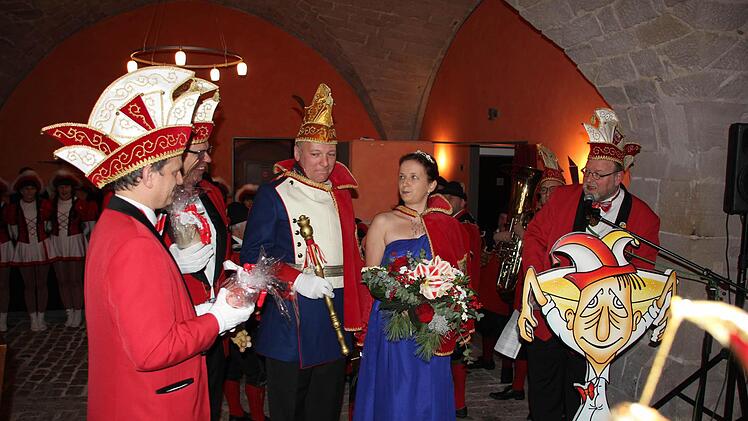 Bei der Inthronisierung des neuen Prinzenpaars  Foto: Friedwald Schedel