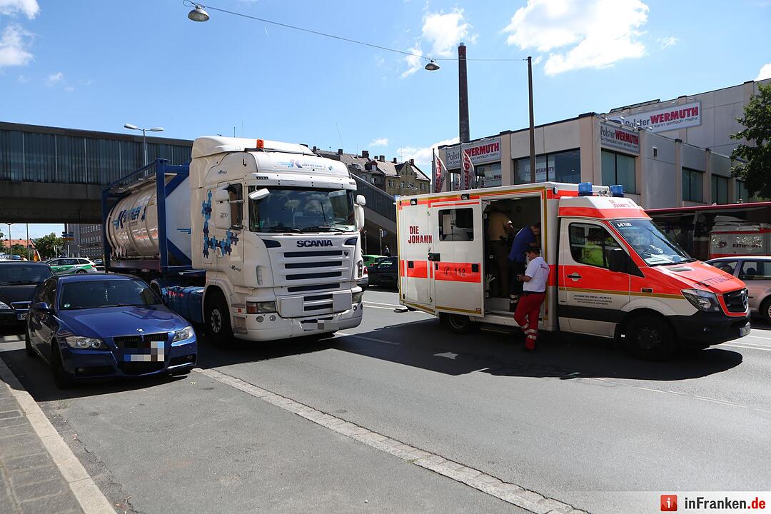 Radfahrer in Nürnberg von Lkw erfasst