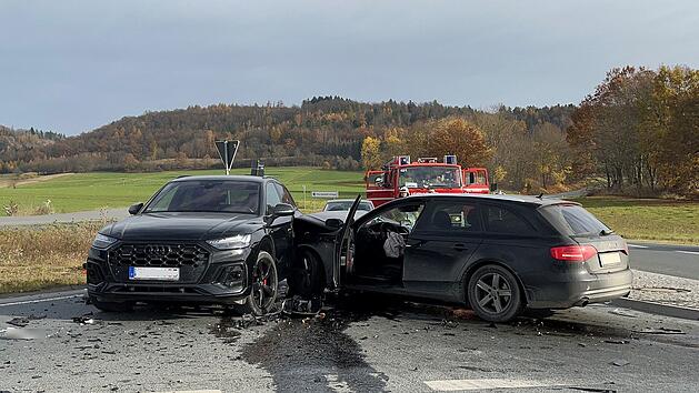 Autos krachen im Kreis Kulmbach frontal zusammen - Autofahrer (45) schwer verletzt