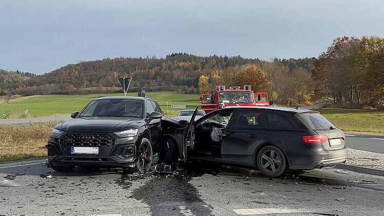 Autos krachen im Kreis Kulmbach frontal zusammen - Autofahrer (45) schwer verletzt