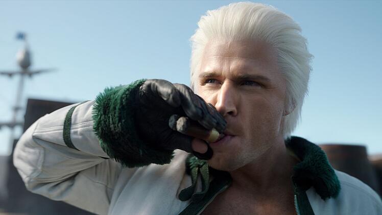 Marine-Captain Smoker (Callum Kerr) w&uuml;rde bei seiner unnachgiebigen Jagd nach Piraten am liebsten keine Gefangenen machen.