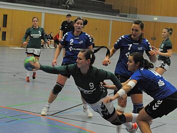 Neun Tore von der Neun: Sabrina Kleinhenz von der SG Garitz/Nüdlingen setzt sich einmal mehr am Kreis in Szene im Spiel gegen die HSG Fichtelgebirge. Foto: Hopf