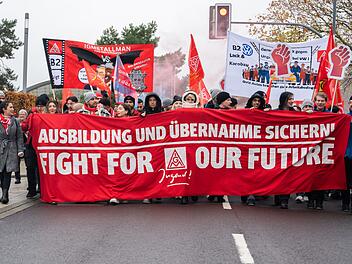 Warnstreik bei vierter Tarifrunde erwartet: IG Metall erhöht Druck auf VW