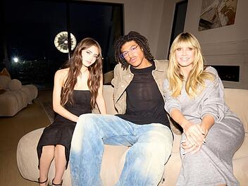 In der neuen zweiteiligen Doku "On & Off the Catwalk by Heidi Klum" begleitet ein Team das Modelleben von Leni Klum (von links), Henry Samuel und Mutter Heidi Klum.