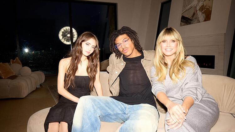 In der neuen zweiteiligen Doku "On & Off the Catwalk by Heidi Klum" begleitet ein Team das Modelleben von Leni Klum (von links), Henry Samuel und Mutter Heidi Klum.